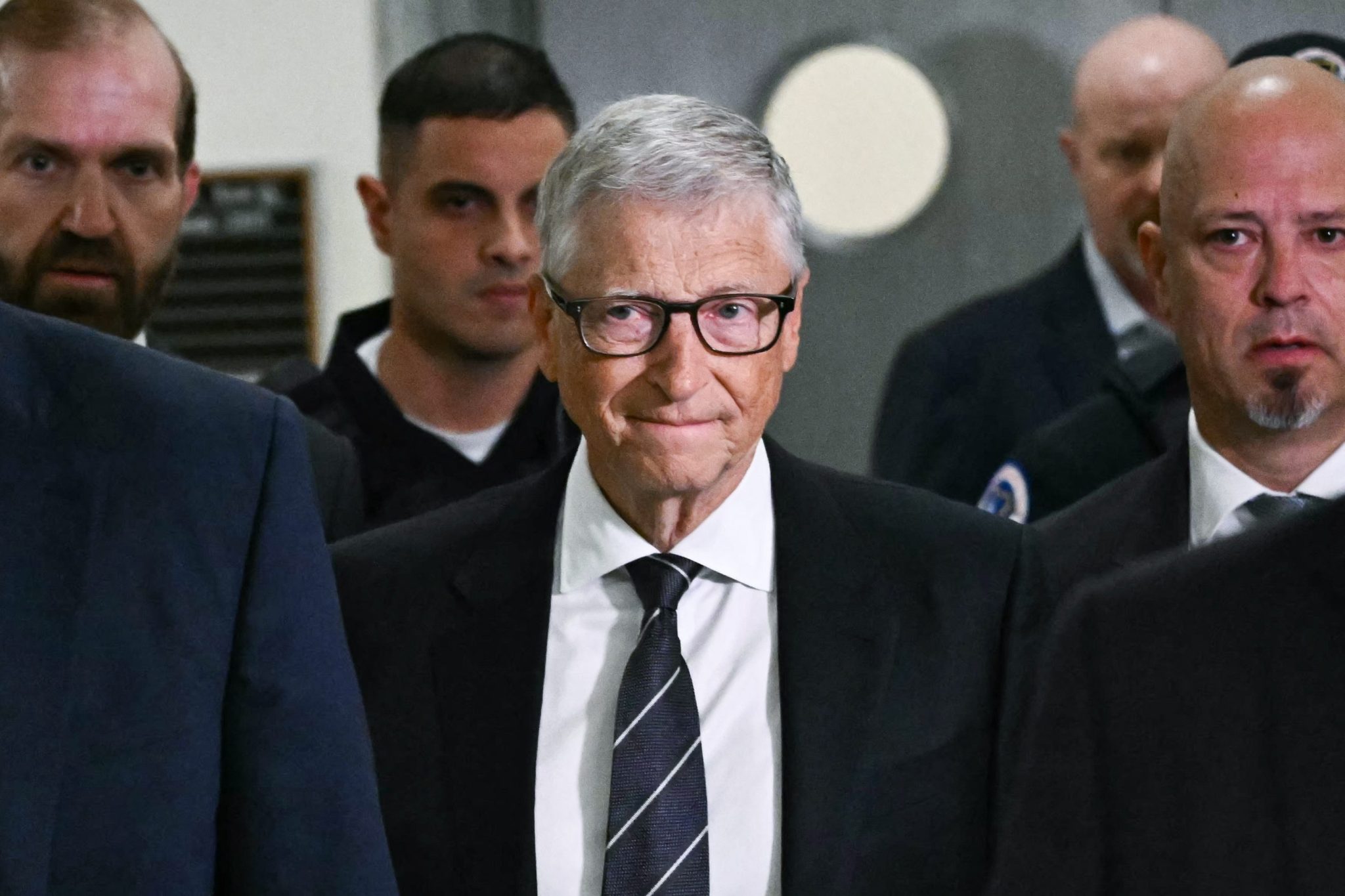 Gates testifies on Epstein: previous Fortune investigation reveals payments to his ex-girlfriend, $1M Microsoft deal