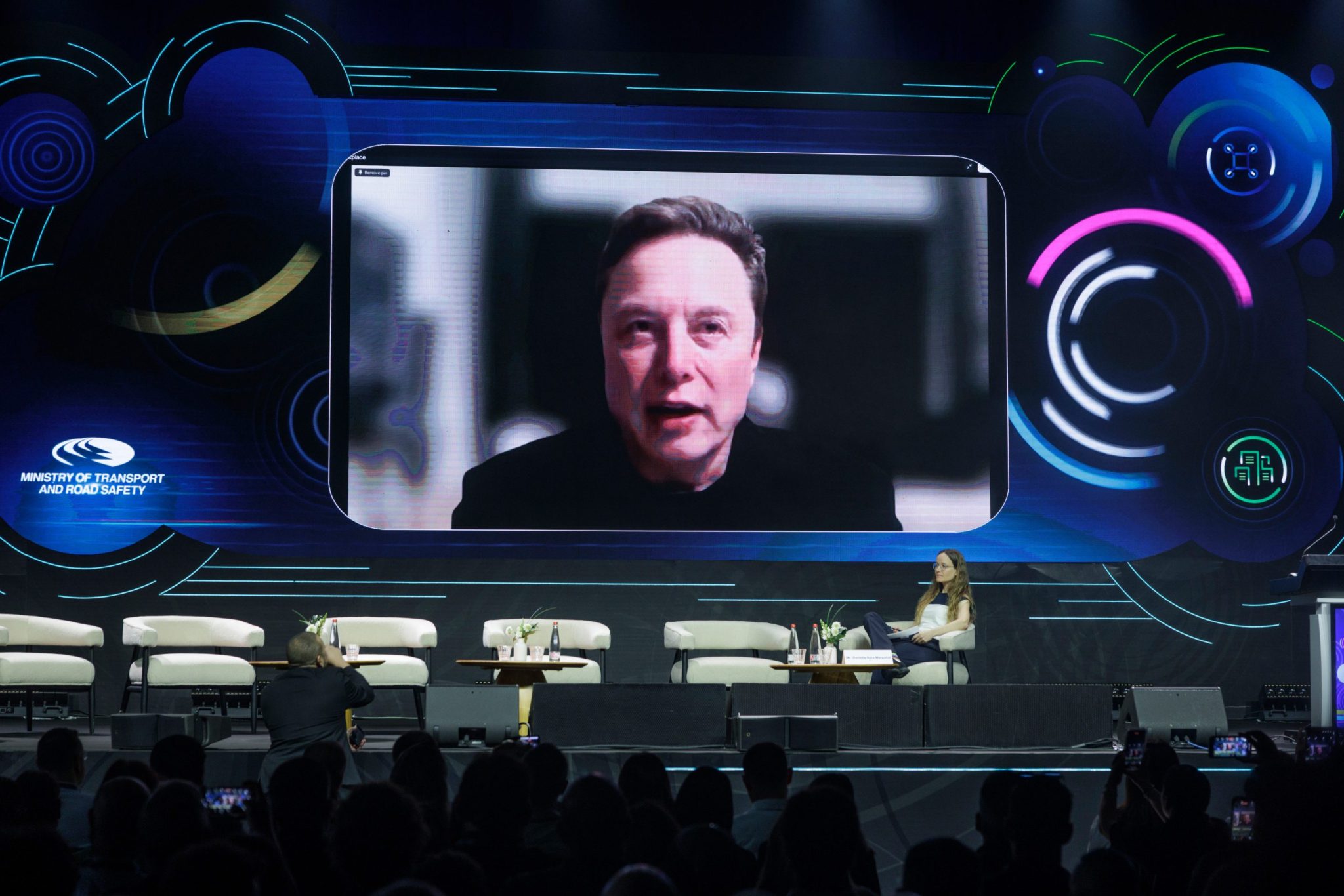 Elon Musk’s trillion dollars aren’t real — and that’s the point