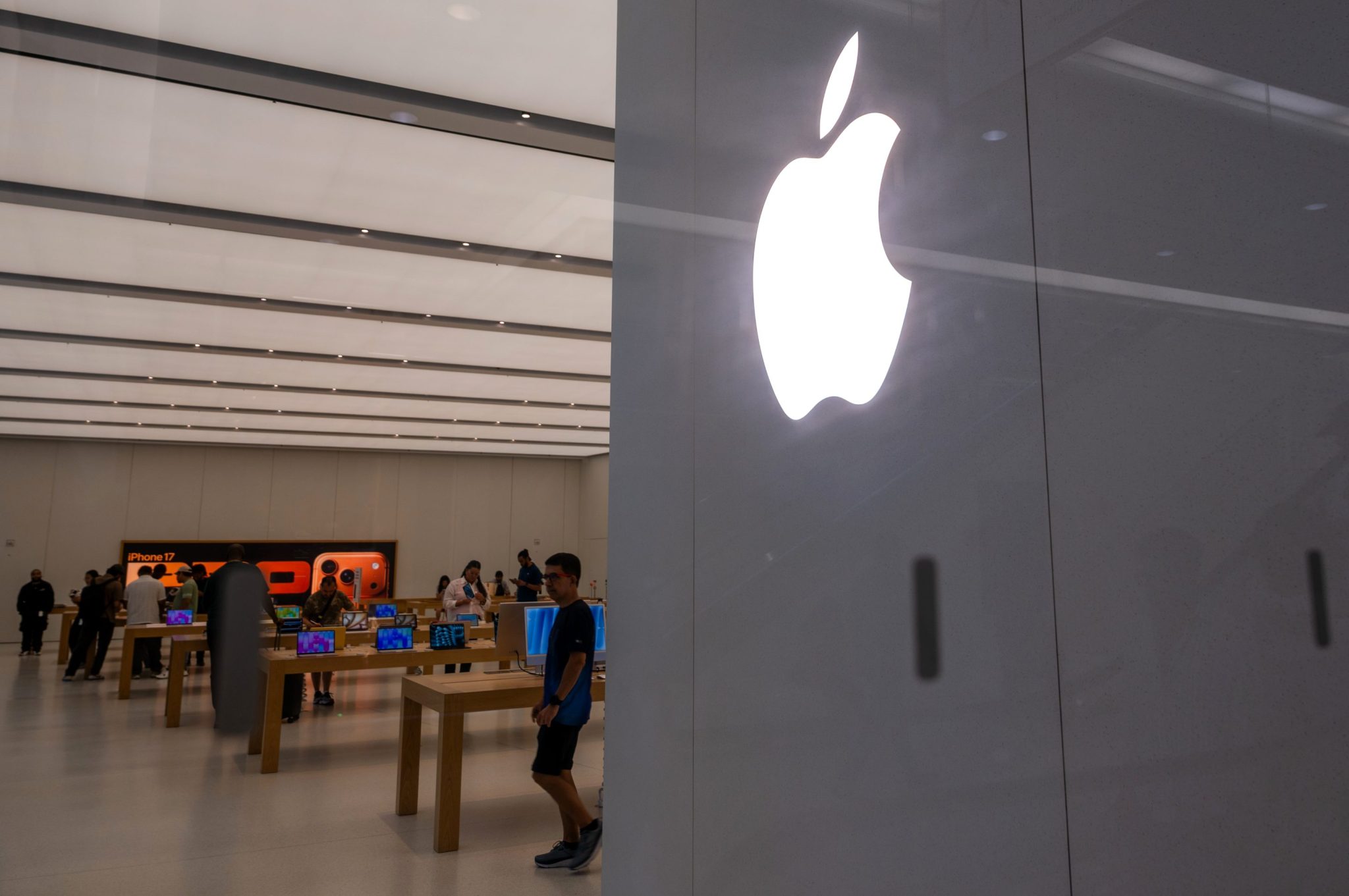 Apple seeks U.S. approval to buy chips from blacklisted CXMT: FT