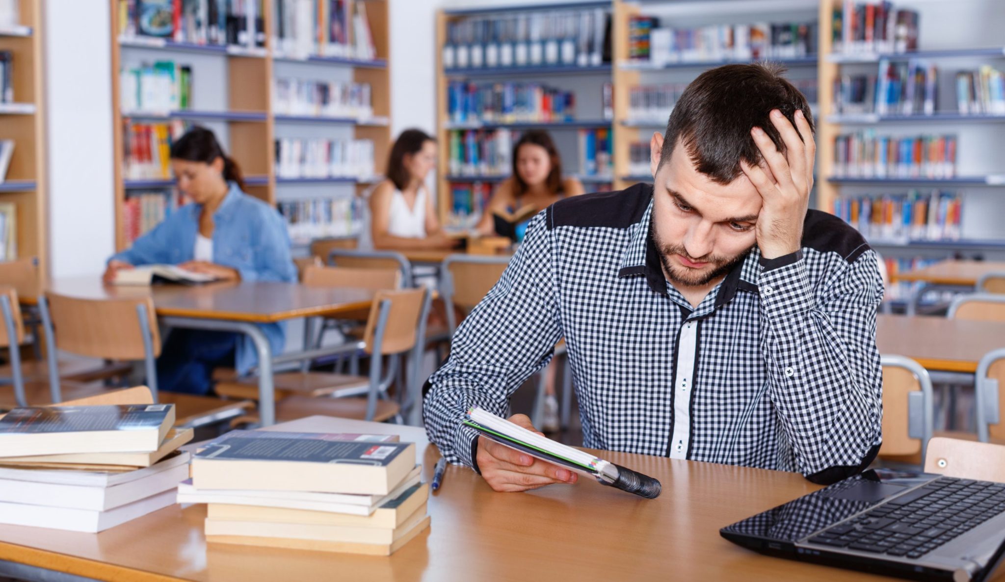 Gen Zers are arriving to college unable to even read a sentence—professors warn it could lead to a generation of anxious and lonely graduates