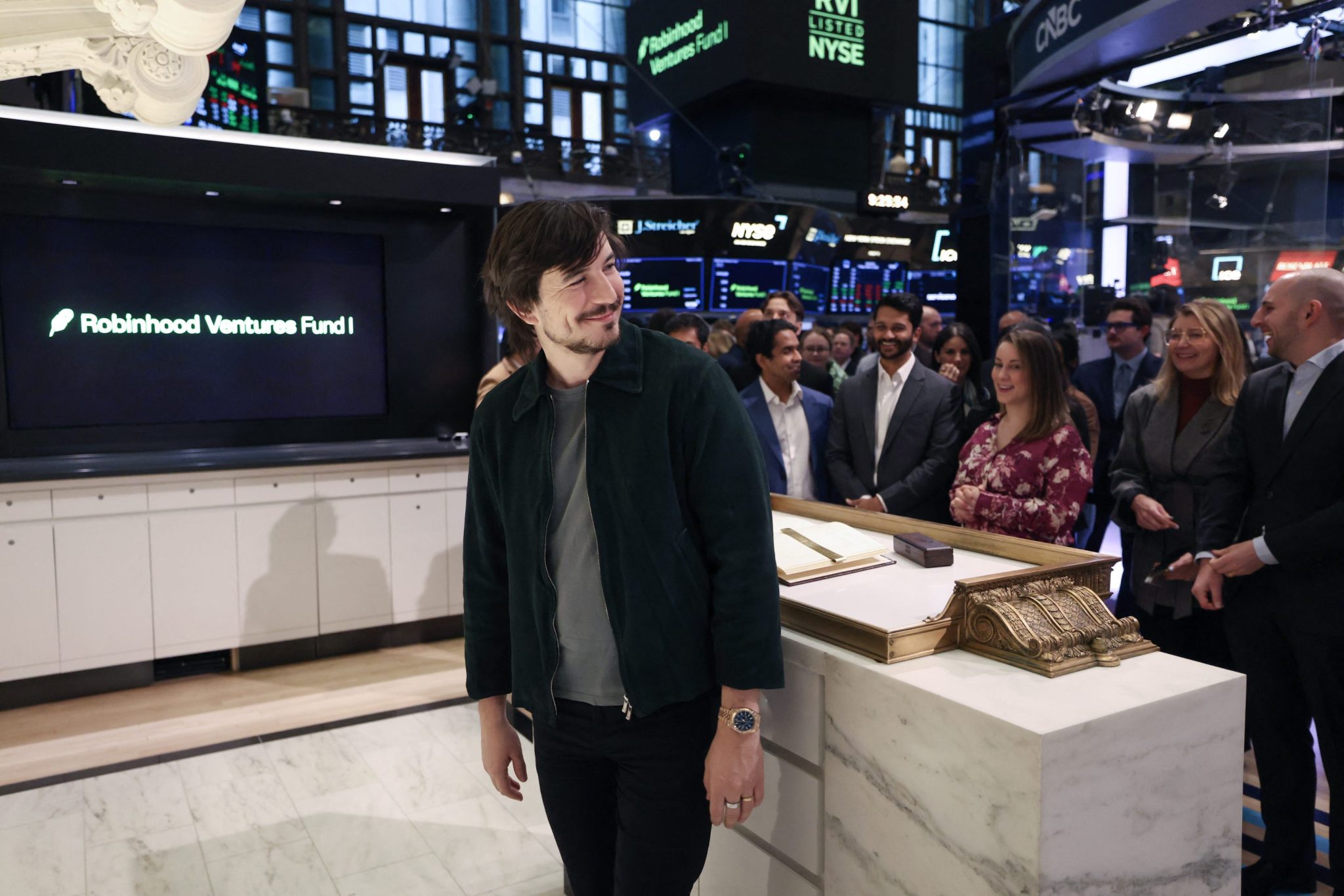 Robinhood announces it will reduce headcount by 10%, CEO seeks to avoid ‘heavily-layered’ organization