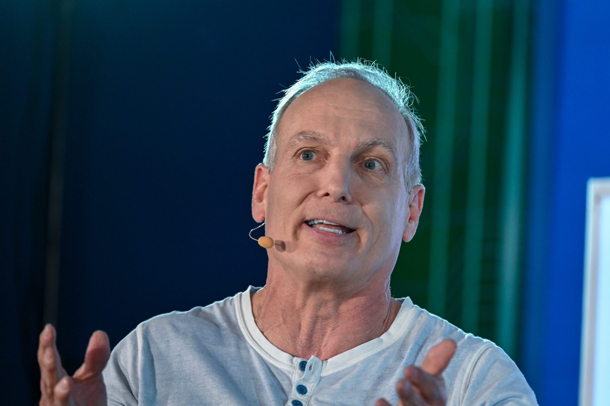 Stranded on a Denver tarmac, Booking.com’s CEO envisions the AI that should have rerouted him to Aspen before takeoff